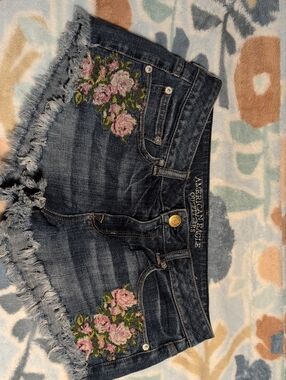 Embroidered Floral Denim Cutoff Shorts - Blue